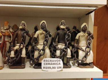 Loja do aeroporto de Salvador vende cerâmicas de negros acorrentados e gera revolta na web