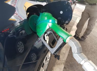 Preço da gasolina cai em postos de Salvador; redução é de R$ 0,60 em média