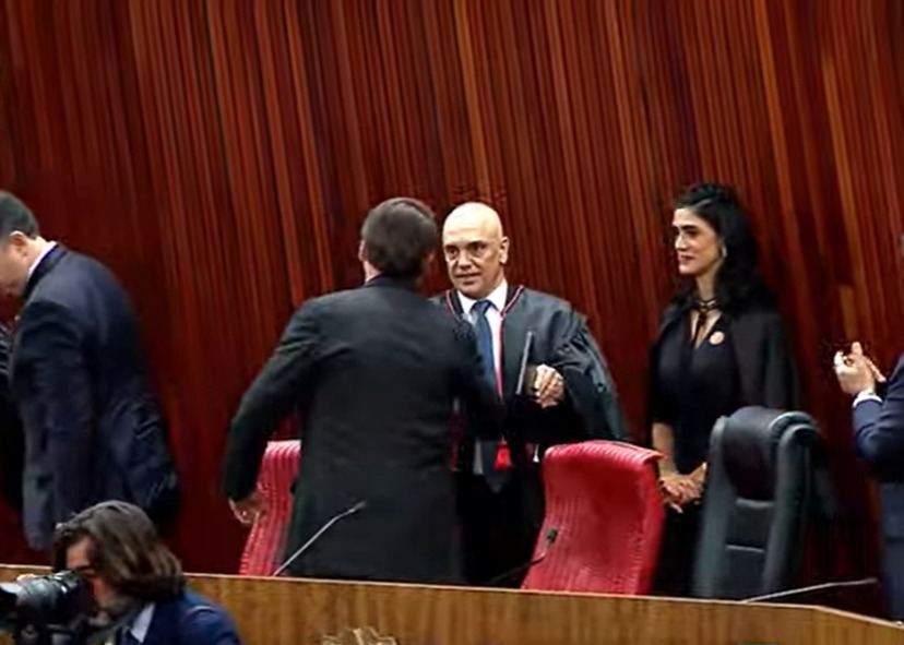 Alexandre de Moraes assume presidência do TSE exaltando a urna eletrônica