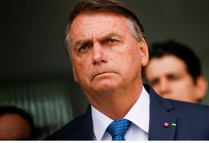 Tratamento dispensado a quem atira em policial é o de bandido, diz Bolsonaro