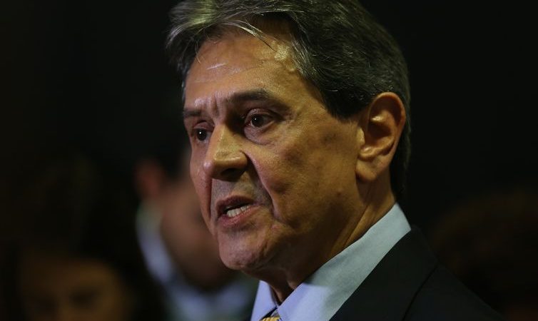 Roberto Jefferson se entrega após atacar policiais federais e desrespeitar ordem do STF