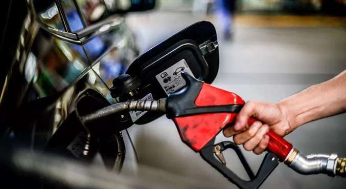 Queda do preço dos combustíveis segura prévia da inflação oficial em outubro