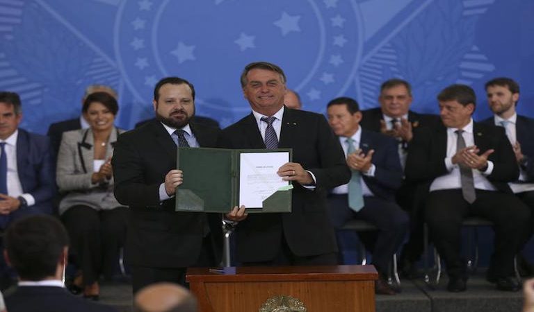 Bolsonaro nomeia dois aliados para a Comissão de Ética Pública