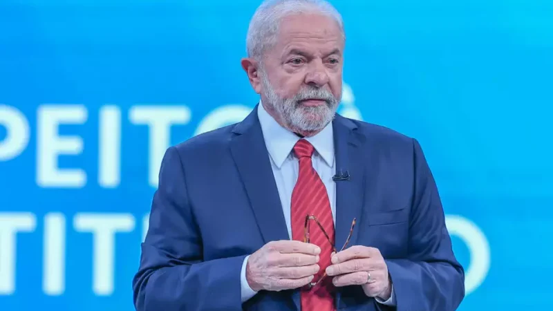 Lula concedeu metade do prazo pedido por ministro para analisar sigilos de Bolsonaro