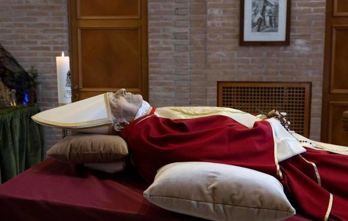 Morte de Bento XVI: Enfermeiro revela últimas palavras de papa emérito