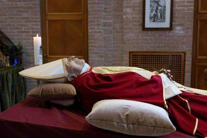 Morte de Bento XVI: Enfermeiro revela últimas palavras de papa emérito