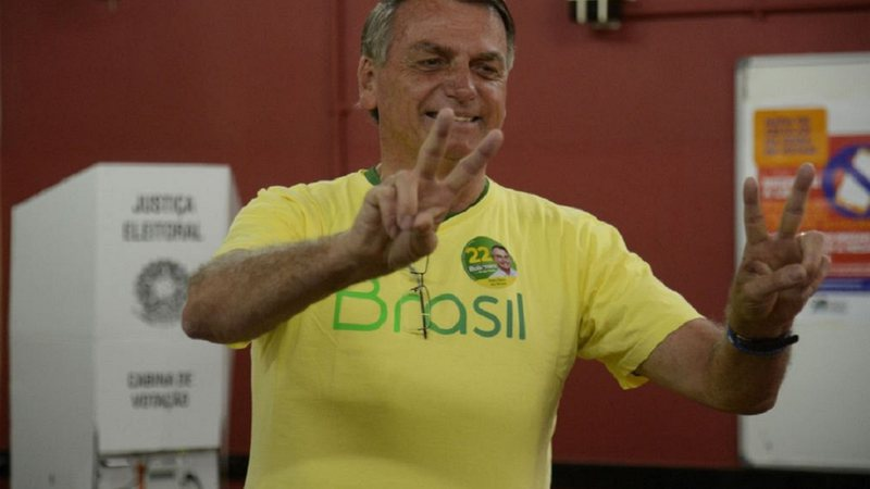 Bolsonaro escolhe advogado que o defenderá em processos do STF.