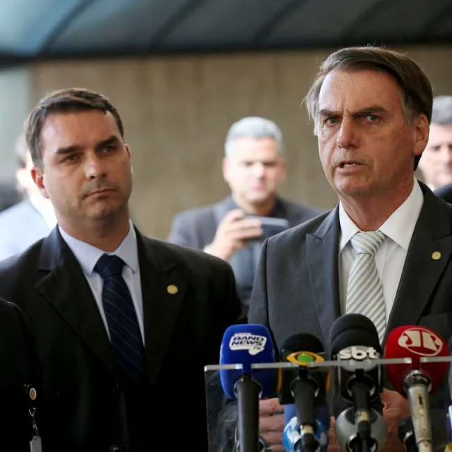Chefe da inteligência da Receita acessou e copiou dados sigilosos de desafetos de Bolsonaro