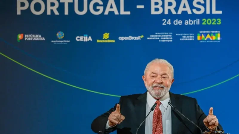 Em fala a empresários, Lula pede Selic menor e promete privatização zeroPresidente criticou a venda da Eletrobrás e prometeu estabilidade. “Nenhum investidor irá colocar dinheiro em outro país (sem e…