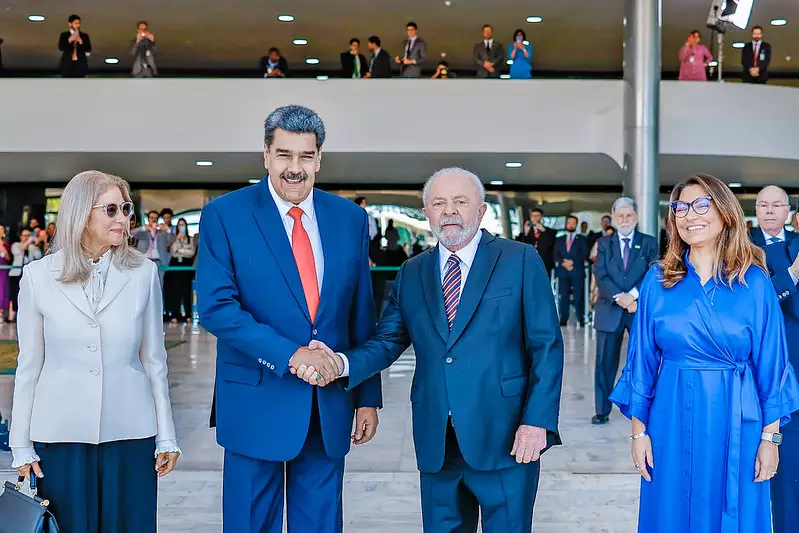 Lula, Janja e ministras permanecem em silêncio após agressão de capangas de Maduro